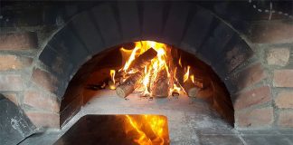 piec chlebowy opalany drewnem