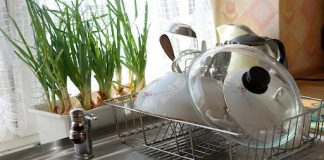 zlewozmywak w kuchni