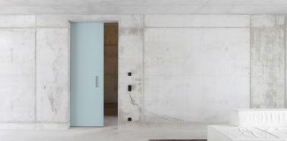 Drzwi przesuwne w szafach typu komandor