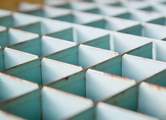 Do czego wykorzystać pojemniki warsztatowe i kuwety