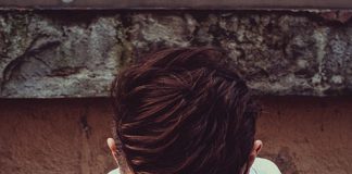 Bluza męska zakładana przez głowę czy rozpinana