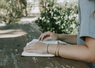 Modne bransoletki damskie