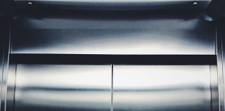 Profesjonalna obsługa wind wraz z wymianą komponentów dźwigowych