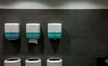 Dozownik do ręcznika papierowego – jak wybrać najlepsze rozwiązanie do toalety publicznej? Dozownik do ręcznika papierowego