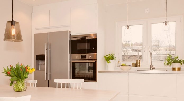 Lodówka z kostkarką