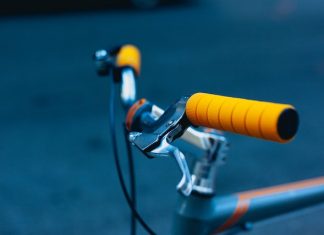 Jakie elementy wyposażenia powinien mieć każdy rowerzysta?