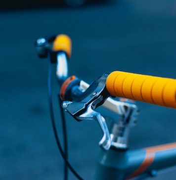 Jakie elementy wyposażenia powinien mieć każdy rowerzysta?