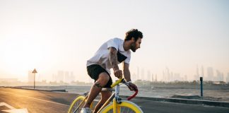 Jakie korzyści dla zdrowia przynosi regularna jazda na rowerze?