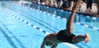 Jakie akcesoria pływackie warto mieć przy sobie na basenie?
