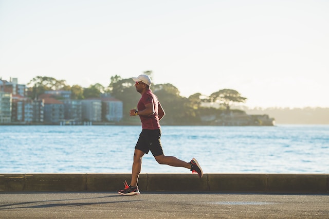 Dlaczego warto zacząć biegać i jak bieganie wpływa na zdrowie fizyczne i psychiczne?
