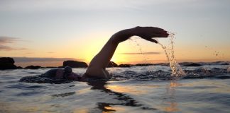 Najlepsze sposoby na wzmocnienie mięśni zaangażowanych w pływanie