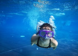 Dlaczego pływanie jest doskonałą formą treningu dla osób z problemami stawów?
