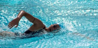 10 największych korzyści płynących z regularnego uprawiania pływania