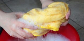 Jaki preparat do czyszczenia tapicerki w samochodzie?