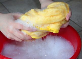 Jaki preparat do czyszczenia tapicerki w samochodzie?