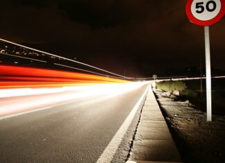 Przy jakiej prędkości ginie motocyklista? Przy jakiej prędkości ginie motocyklista?