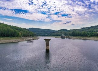 Czym przykleić umywalkę? Czym przykleić umywalkę?
