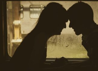 Co daje połączenie szeregowe kondensatorów? Co daje połączenie szeregowe kondensatorów?