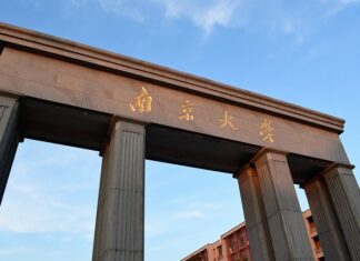 Co robi Szymon Sipowicz?