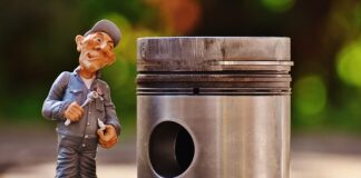 Z jakiego materiału wykonany jest tłok?