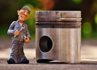 Z jakiego materiału wykonany jest tłok?