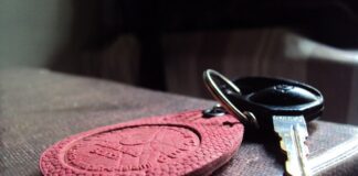 Czy do klucza pneumatycznego wlewa się olej?