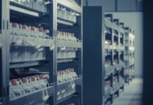 Ile ładuje się akumulator od kosiarki? Ile ładuje się akumulator od kosiarki?