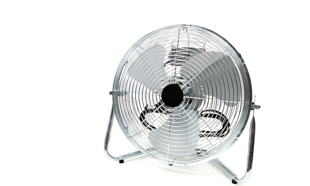 Co steruje wentylatorem klimatyzacji?