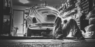 Jak naprawić korek automatyczny w zlewie?