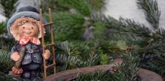 Czy kominiarz czyści komin?