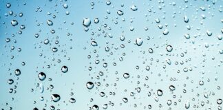 Jak chodzić po mokrym dachu?