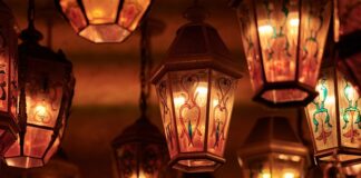 Jak udekorować ścianę nad komoda?