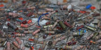 Od czego puchną kondensatory?