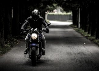 Jak w motocyklu wrzucić na luz?