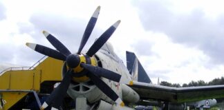 Gdzie się wlewa płyn do wspomagania kierownicy?