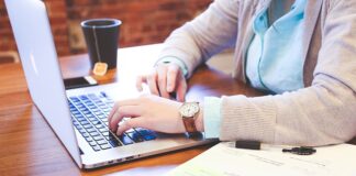 Kiedy najlepiej prac tapicerkę samochodową?