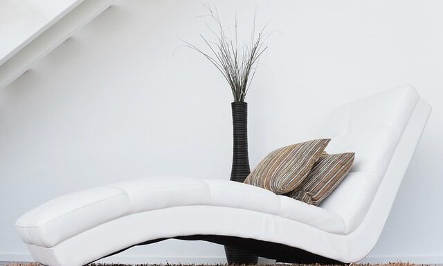 Jak wyprać tapicerkę w samochodzie bez odkurzacza?